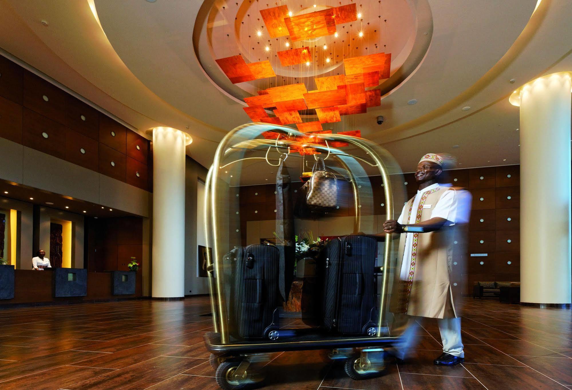 Moevenpick Ambassador Hotel Acra Exterior foto